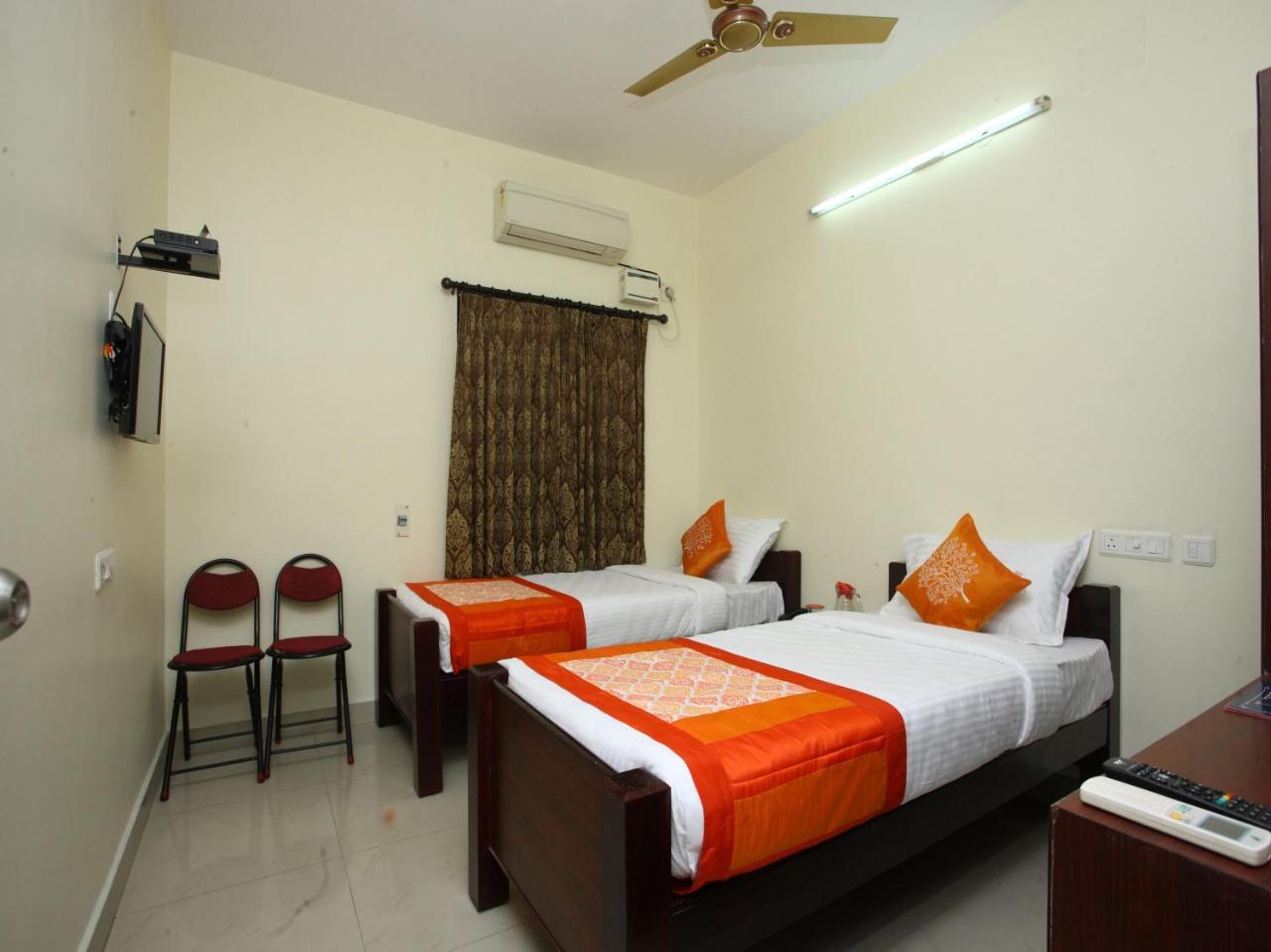 Oyo 10465 Koyambedu Chennai Hotell Exteriör bild
