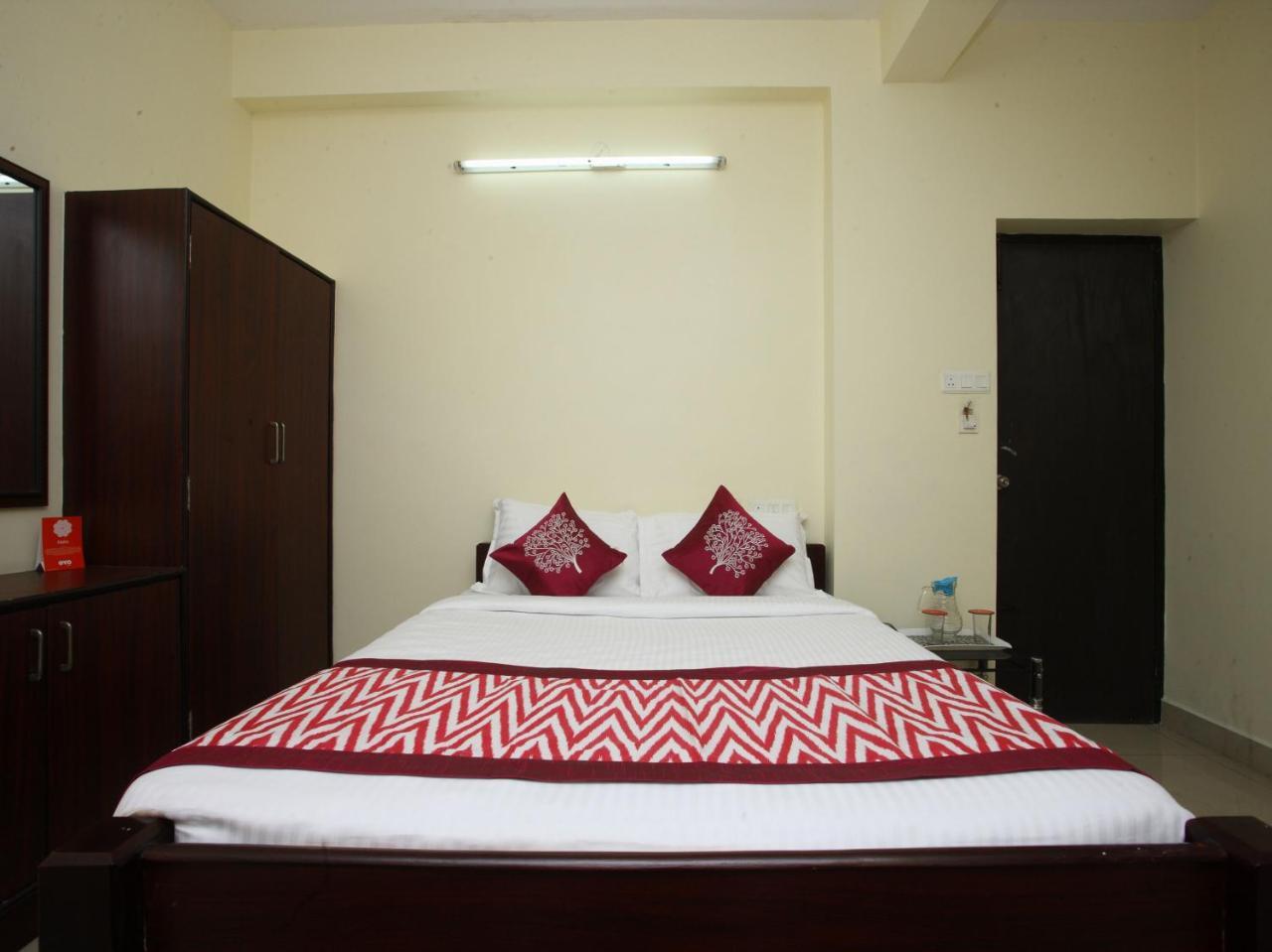 Oyo 10465 Koyambedu Chennai Hotell Exteriör bild