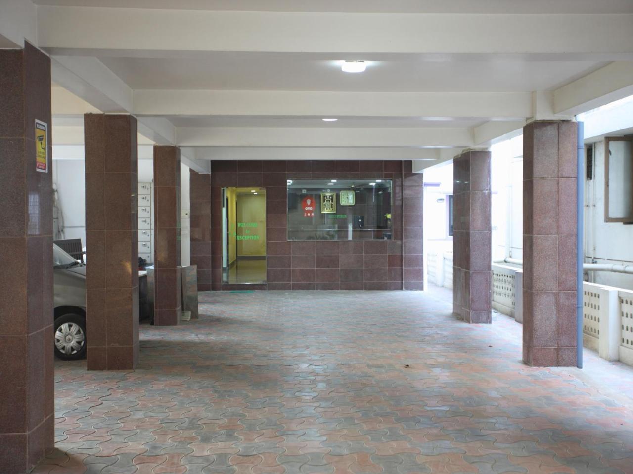 Oyo 10465 Koyambedu Chennai Hotell Exteriör bild