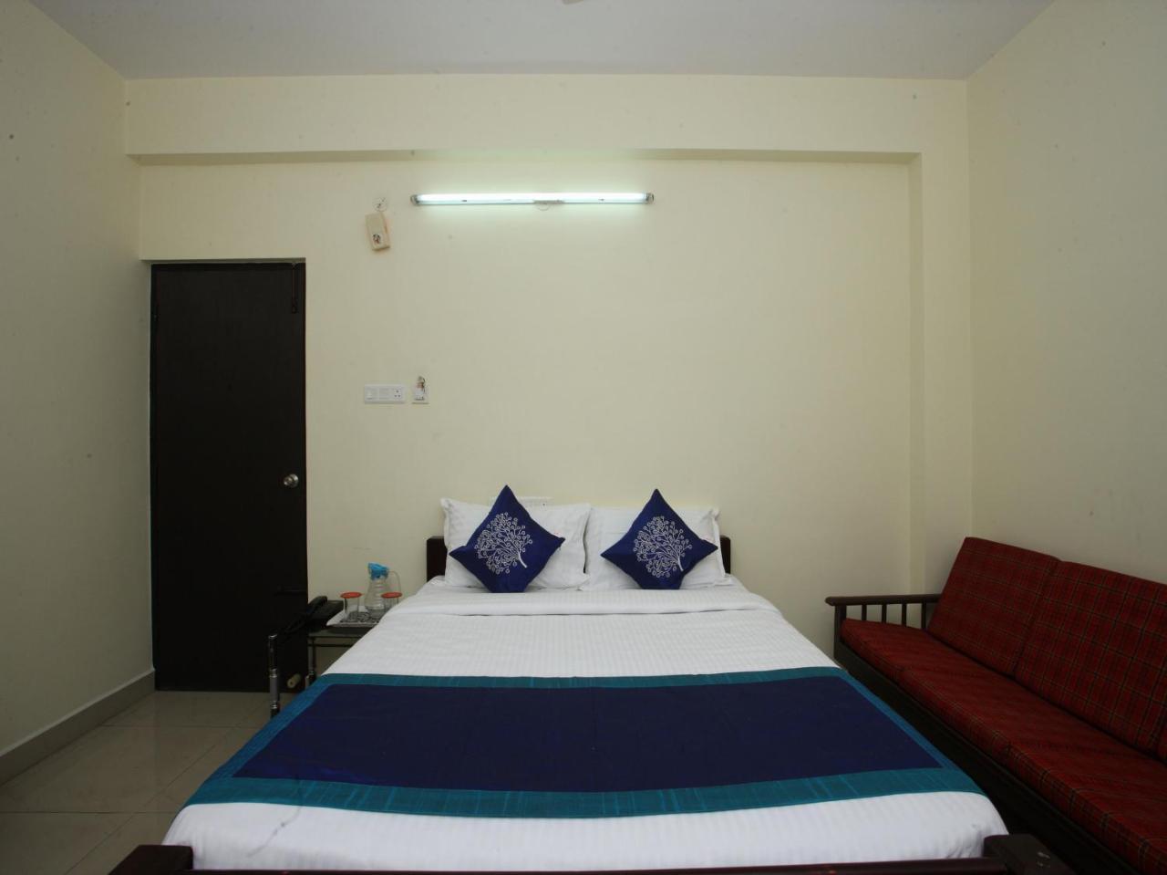Oyo 10465 Koyambedu Chennai Hotell Exteriör bild