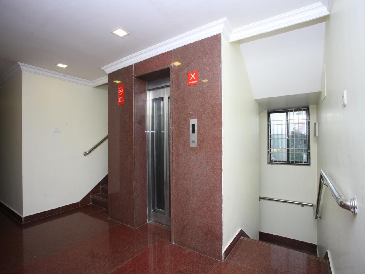 Oyo 10465 Koyambedu Chennai Hotell Exteriör bild