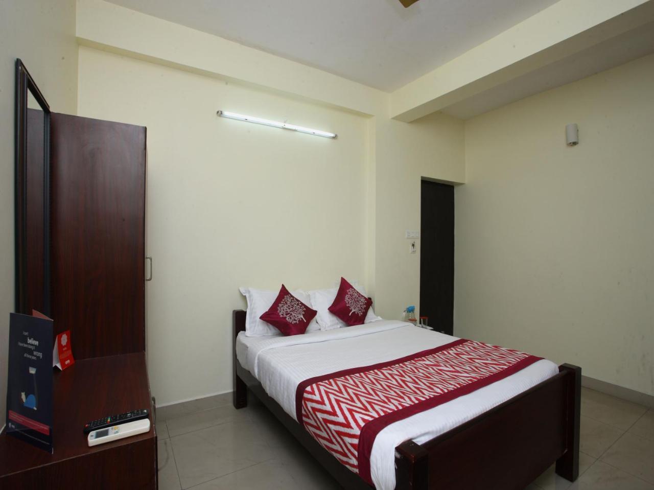 Oyo 10465 Koyambedu Chennai Hotell Exteriör bild