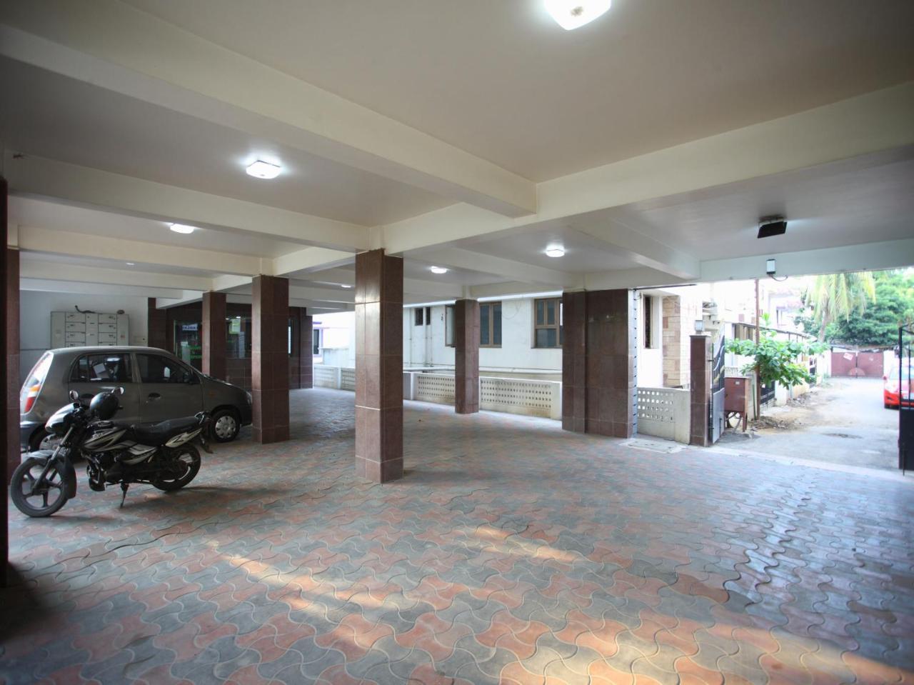 Oyo 10465 Koyambedu Chennai Hotell Exteriör bild