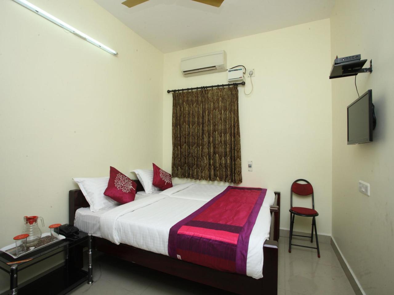 Oyo 10465 Koyambedu Chennai Hotell Exteriör bild