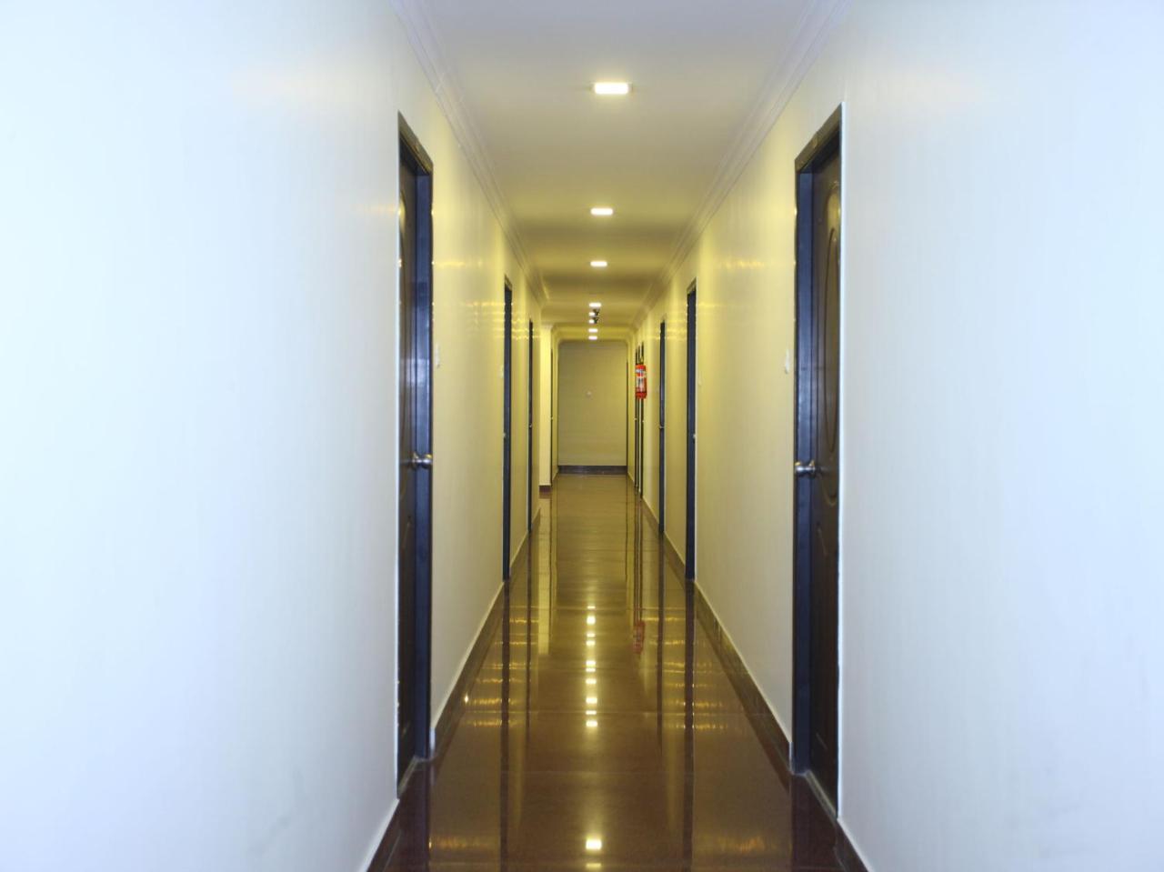 Oyo 10465 Koyambedu Chennai Hotell Exteriör bild